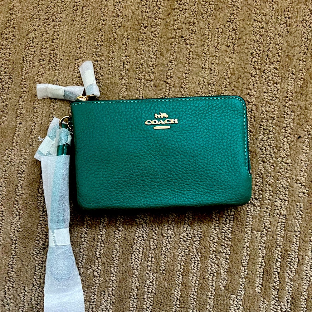 Coach leather corner zip wristlet NWT